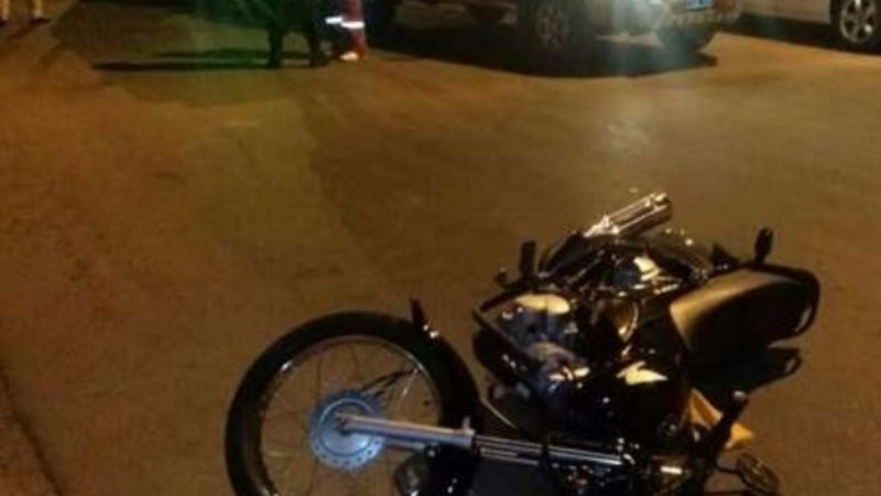 Motociclista atropelló a una mujer que terminó herida