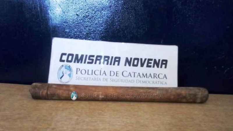 Joven golpeó a su ex y a un policía con un palo de amasar