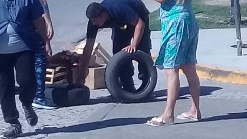 Vecinos del B° Malvinas Argentinas cortan avenida