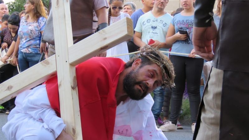Los vecinos participaron del Vía Crucis viviente por las calles de La Tablada