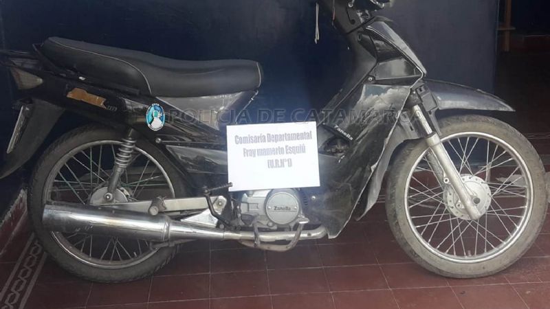 Le robaron la moto y la escondieron en un descampado