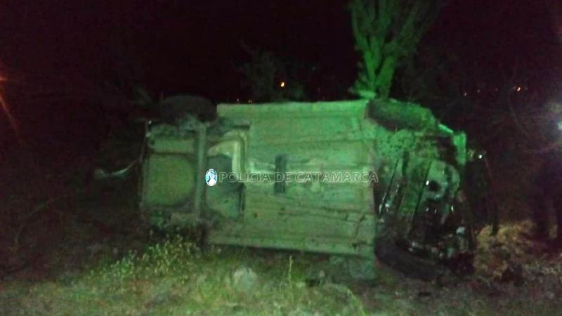 Impresionante vuelco: el conductor salió ileso