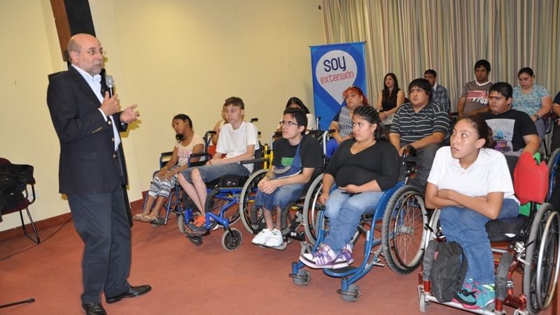 Más acceso a las nuevas tecnologías para alumnos de APYFaDIM