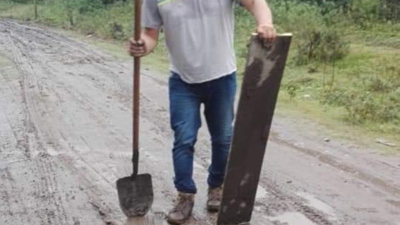 Caminos de barro intransitables en El Alto por la incesante lluvia