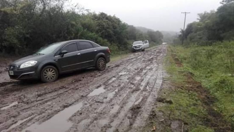 Caminos de barro intransitables en El Alto por la incesante lluvia