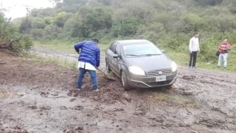 Caminos de barro intransitables en El Alto por la incesante lluvia
