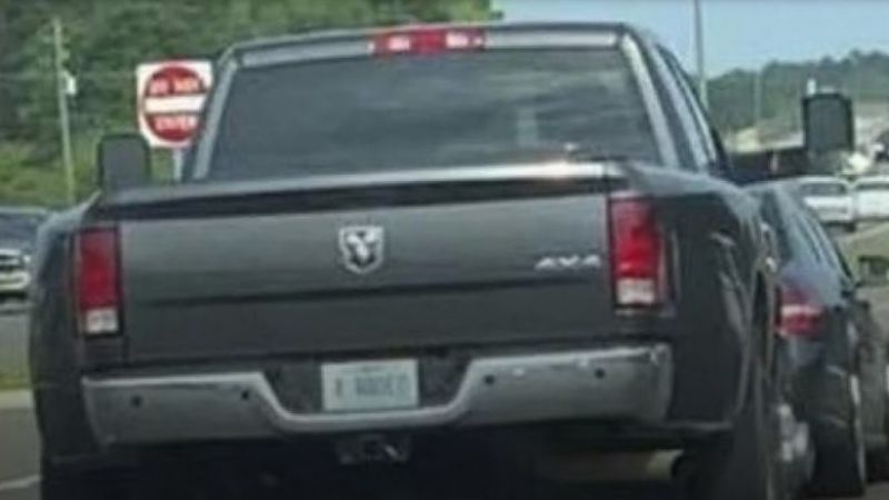 Descubrió a su mecánico de compras con la camioneta que le llevó a arreglar y así se vengó