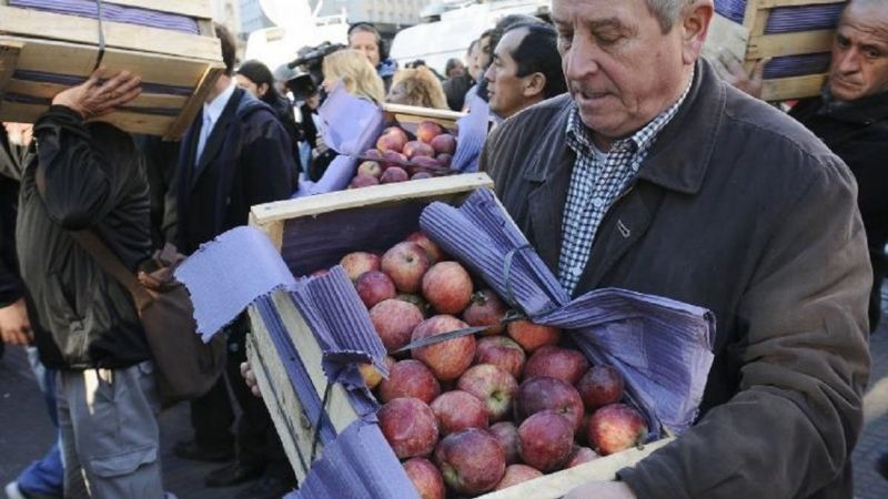 Nuevo frutazo en Plaza de Mayo por la crisis en el sector