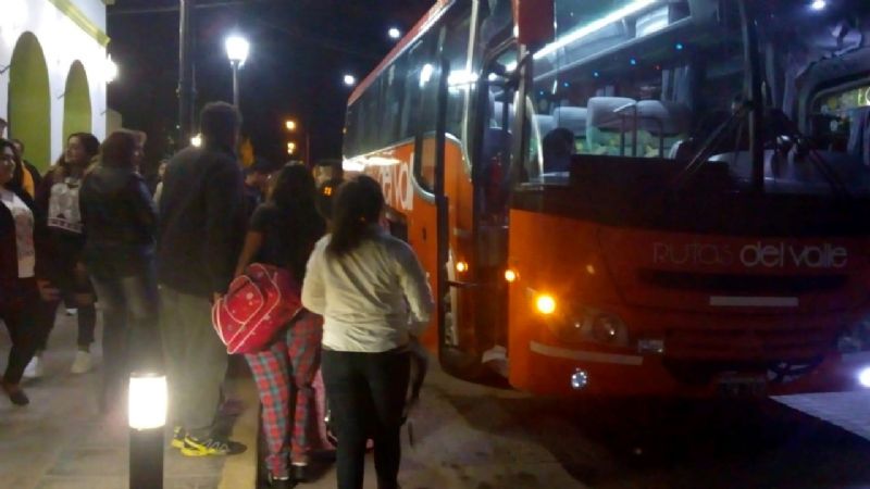 Padres y estudiantes agradecieron a Gómez por el transporte gratuito