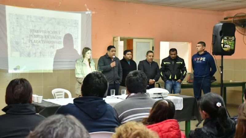 A salón lleno, se presentó el proyecto de la plaza de las Mil Viviendas