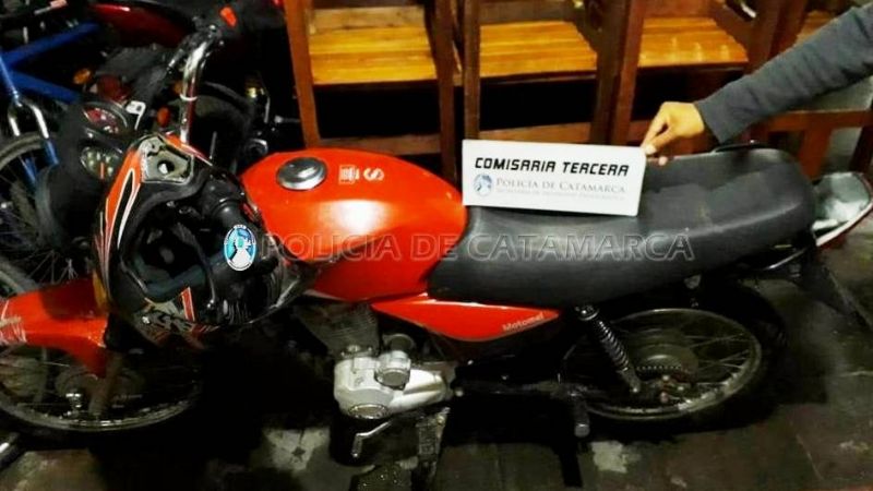 Recuperan una moto requerida por la Justicia y aprehenden a dos jóvenes