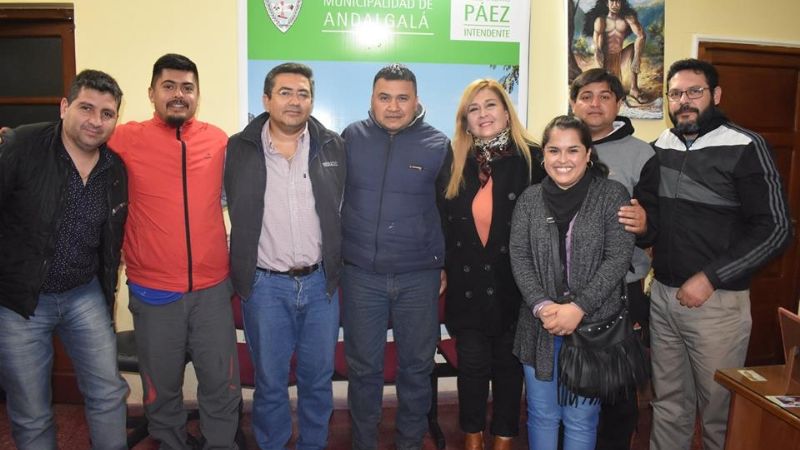 Páez se olvida de Cativa y se muestra con su esposa