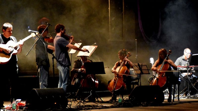 La Winston Churchill y Los Hijos de Harri colmaron el Cine Teatro