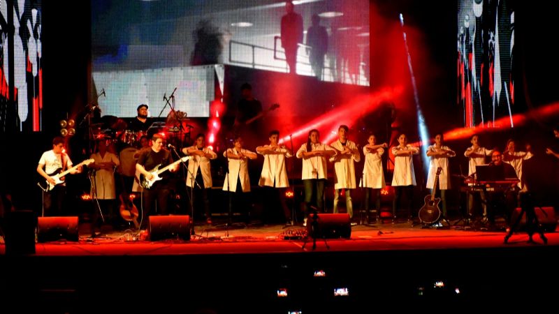 La Winston Churchill y Los Hijos de Harri colmaron el Cine Teatro