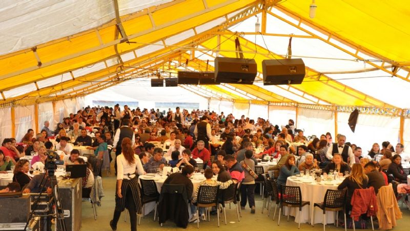 Por la crisis, mercantiles suspenden el tradicional almuerzo del 1 de mayo