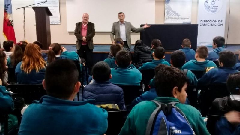 Alumnos de Valle Viejo visitaron el Senado