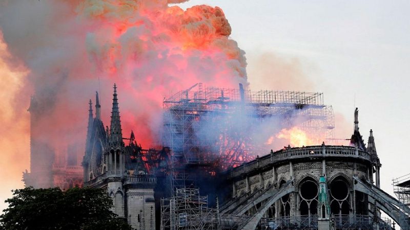 Encontraron siete colillas de cigarrillos en los andamios de Notre Dame