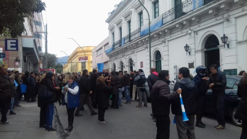 Movilización de judiciales por el aumento salarial