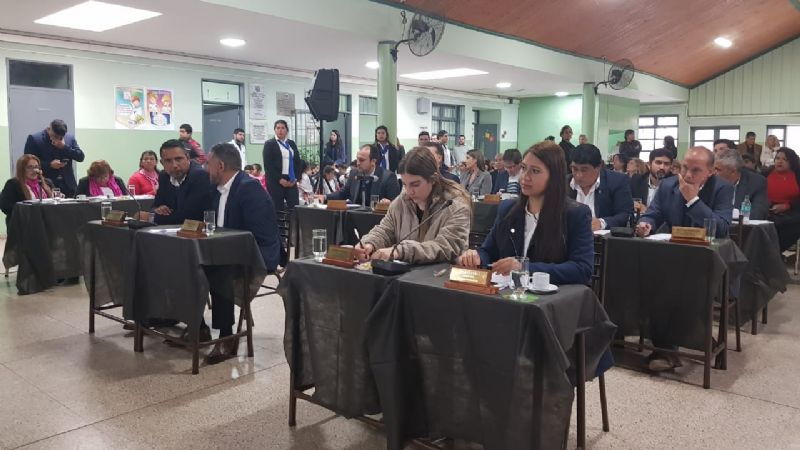 Concejales sesionaron en una escuela y aprobaron obras para la Capital