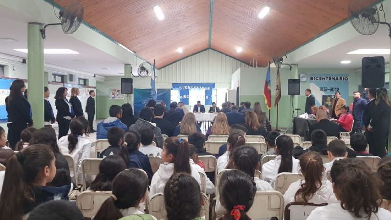 Concejales sesionaron en una escuela y aprobaron obras para la Capital