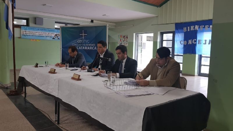 Concejales sesionaron en una escuela y aprobaron obras para la Capital