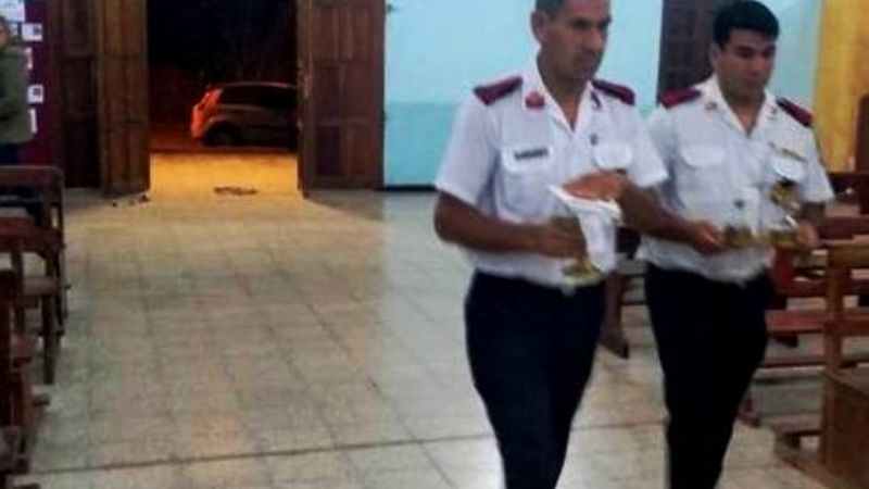 Bomberos participaron de una misa en el barrio Malvinas Argentinas