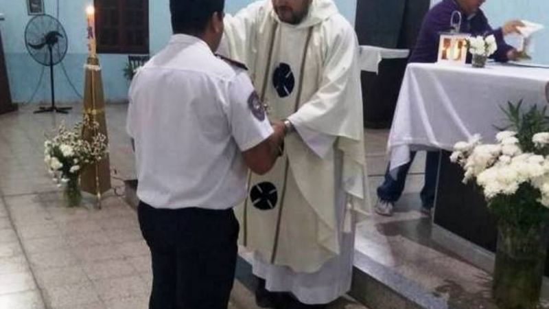 Bomberos participaron de una misa en el barrio Malvinas Argentinas