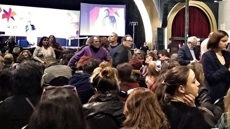 Silbidos y mal momento de  Avelluto en la Feria del Libro