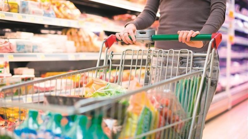 El consumo en supermercados se desplomó 12,1%
