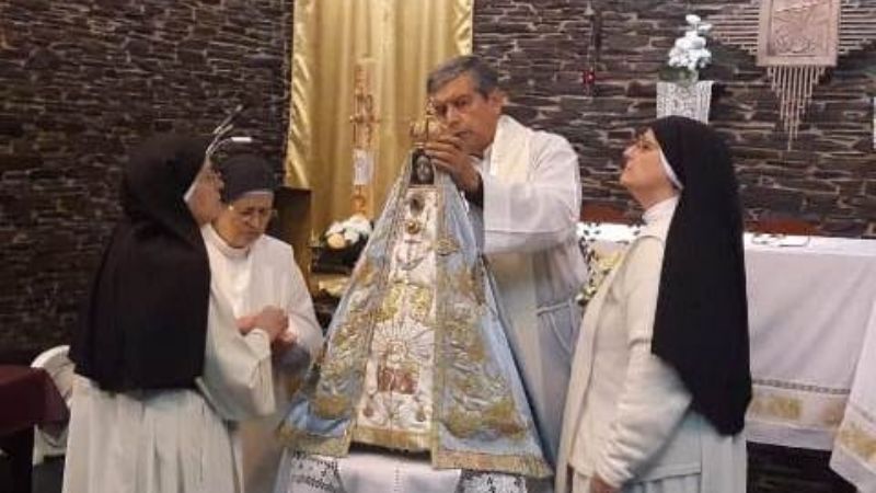 La Virgen del Valle ya luce el manto para estas fiestas