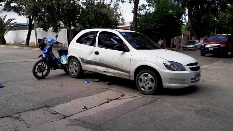 Chocaron un auto y una moto
