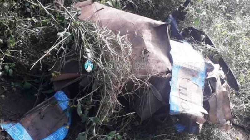 Encuentran una moto semi desarmada, oculta en un descampado