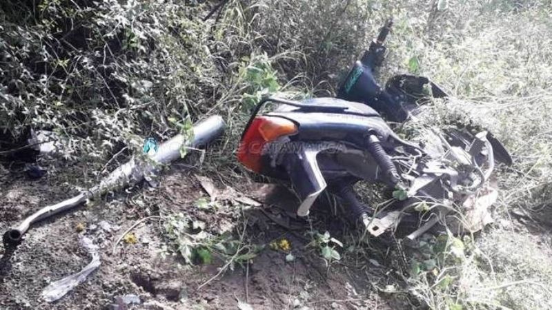 Encuentran una moto semi desarmada, oculta en un descampado