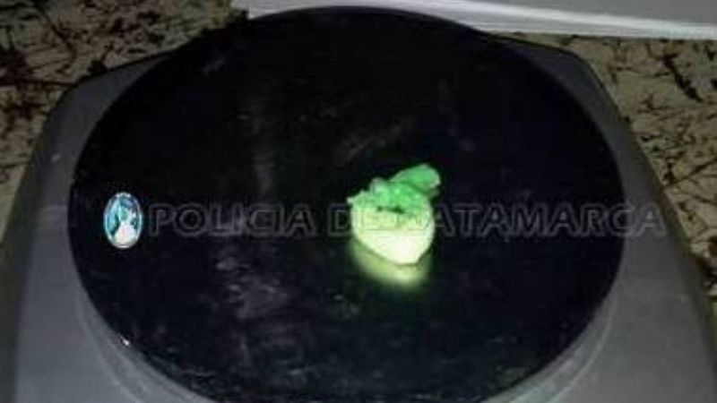 Le llevó droga a un preso y quedó detenido