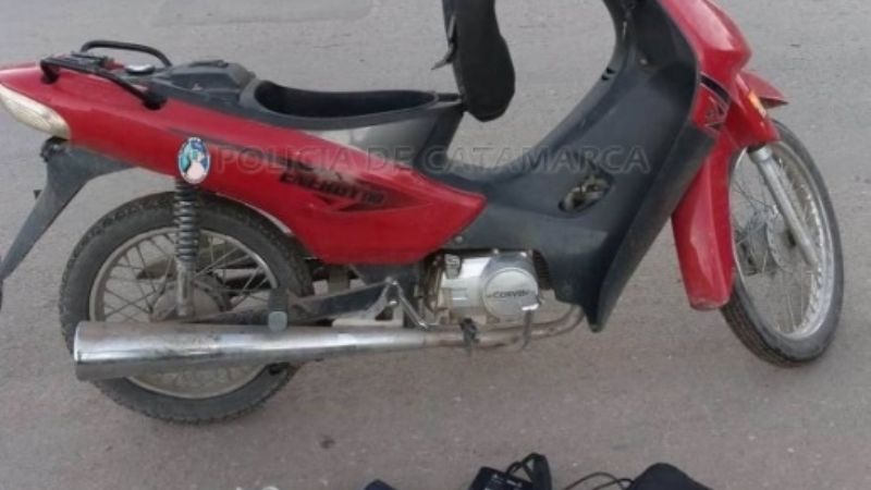 Arrestan a un joven y secuestran una moto