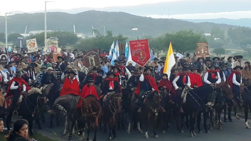Multitudinaria muestra de fe y tradición de  hombres y mujeres del campo a la Virgen