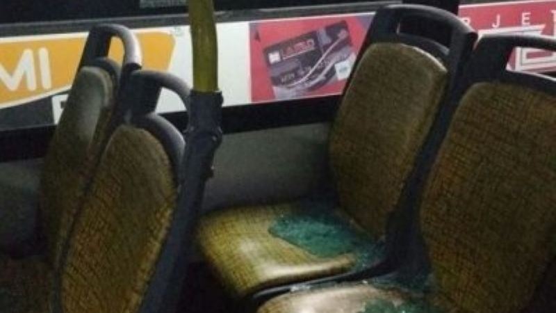 Joven aprehendido por tirar una piedra a un colectivo en pleno centro