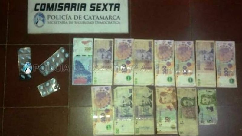 Detienen a un joven con una caja con ansiolíticos y dinero