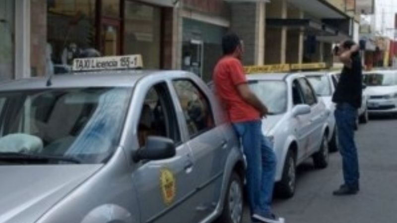Taxistas y remiseros en alerta