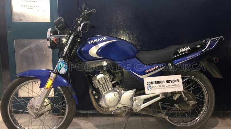 Aprehenden a dos mujeres que andaban en una moto robada en 2010