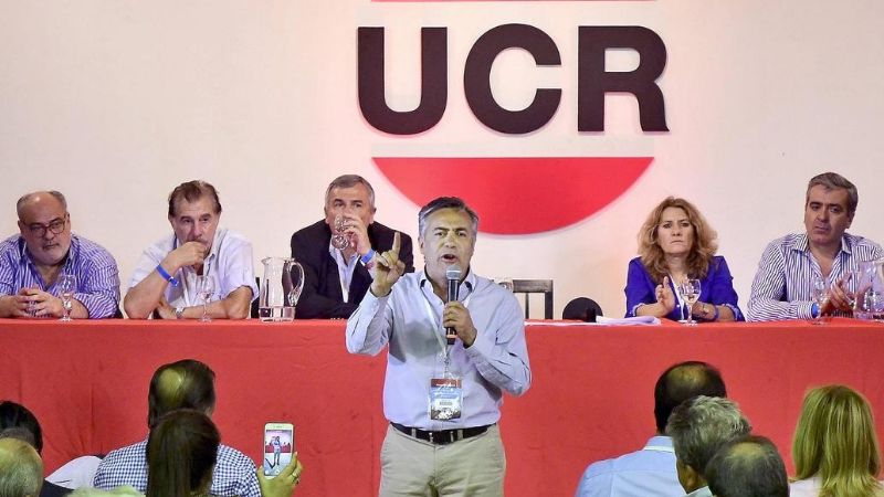 Arde la interna oficial: reacciones dispares en la UCR ante la convocatoria del Gobierno