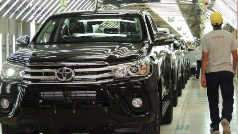Toyota suspende a más de 5 mil operarios