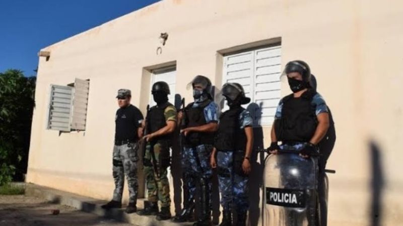 Enterraron un kilo de droga a 2 metros bajo tierra, pero un perro adiestrado lo encontró