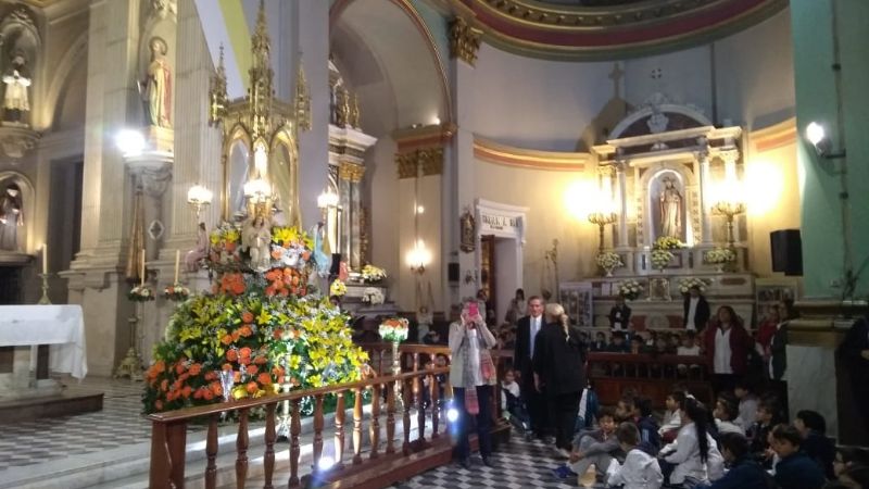 Alumnos del nivel primario rindieron su homenaje a la Madre del Valle