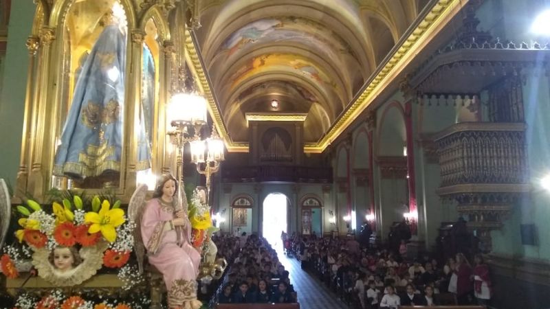 Alumnos del nivel primario rindieron su homenaje a la Madre del Valle