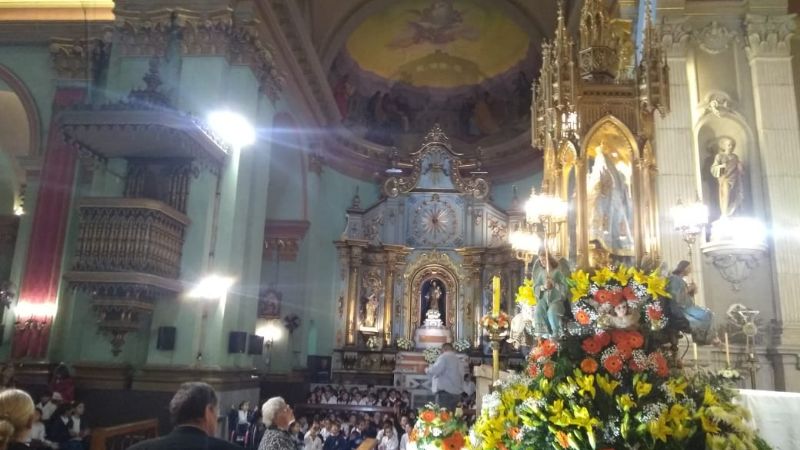 Alumnos del nivel primario rindieron su homenaje a la Madre del Valle