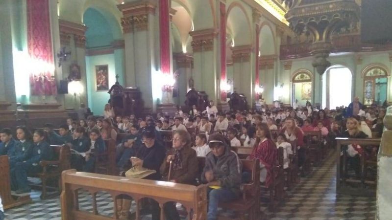 Alumnos del nivel primario rindieron su homenaje a la Madre del Valle