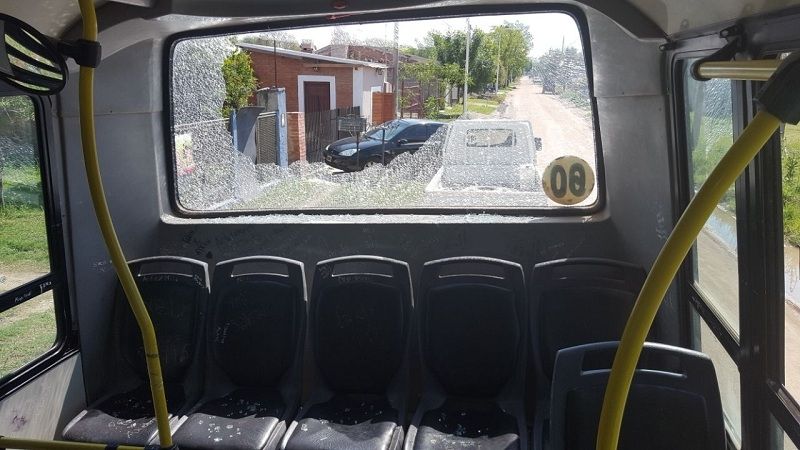 Tiraron piedras a un colectivo e hirieron a una pasajera