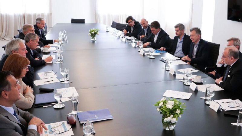 "El presidente Menem encabezó una reunión de Gabinete"