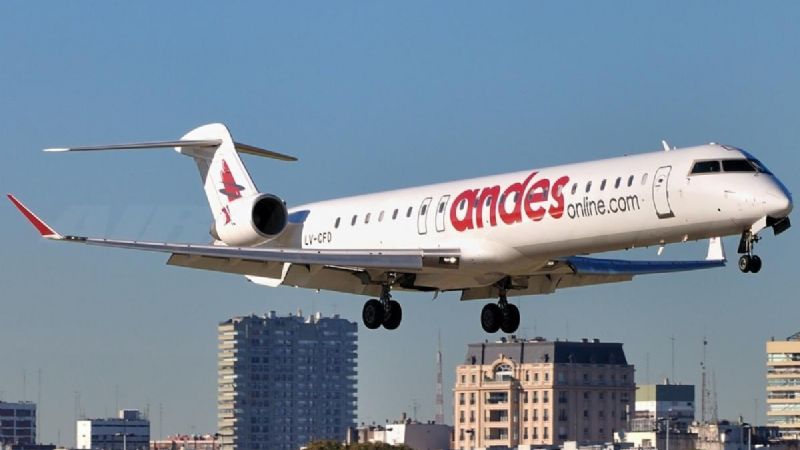 Anuncian un paro total en la aerolínea Andes